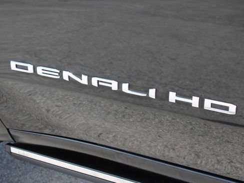 Used 2024 GMC Sierra 2500 Denali w/ Denali Reserve Package image 18