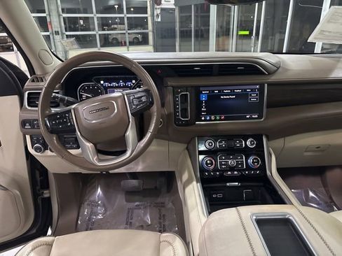 Used 2021 GMC Yukon XL Denali w/ Denali Premium Package image 20