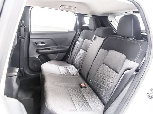Used 2025 Nissan Kicks SV AWD/4WD image 30