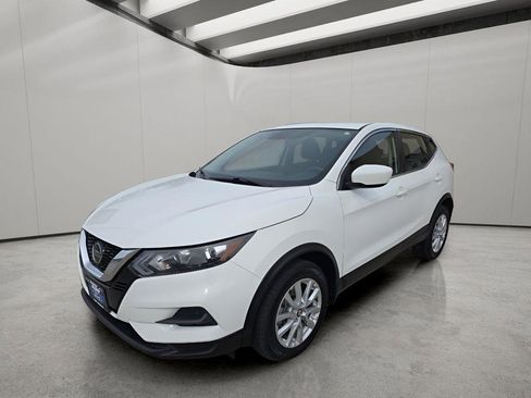 Used 2022 Nissan Rogue Sport S image 1