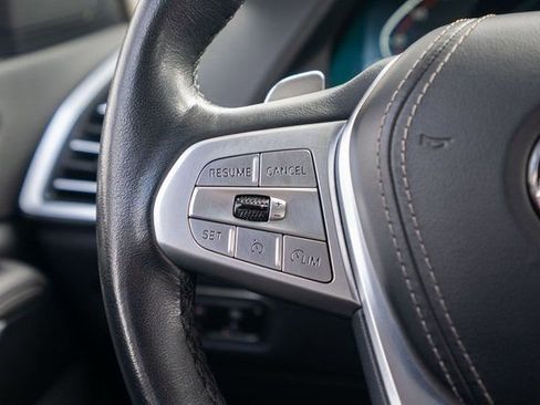 Used 2022 BMW X7 xDrive40i w/ Premium Package image 32