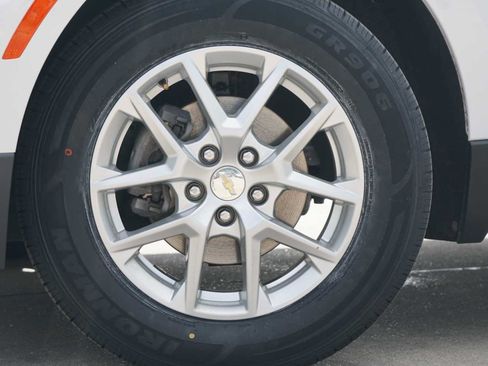 Used 2024 Chevrolet Equinox LS w/ Driver Confidence II Package AWD/4WD image 2