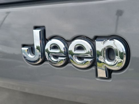 Used 2021 Jeep Cherokee Limited FWD image 6