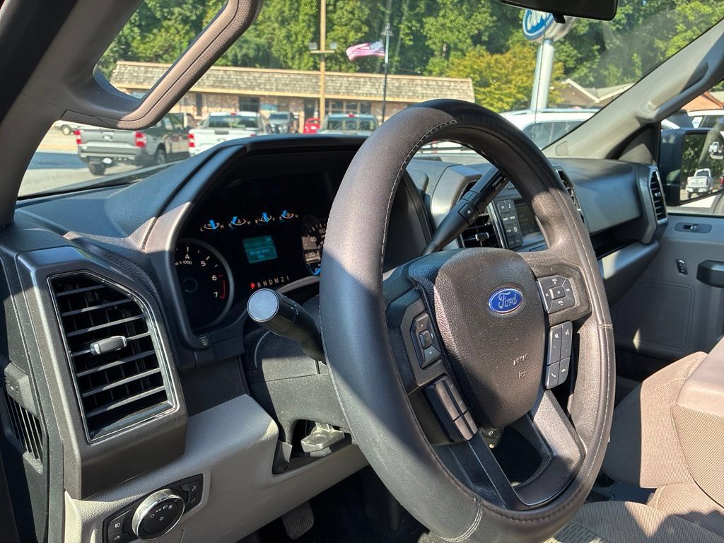 Used 2017 Ford F150 XLT AWD/4WD image 7