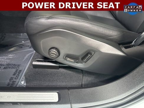 Used 2025 Volvo XC60 B5 Core image 5