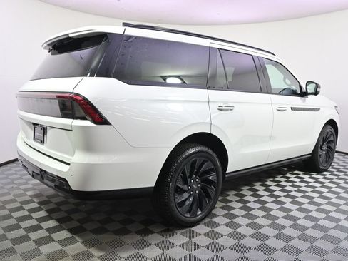 New 2026 Lincoln Navigator Reserve w/ Jet Appearance Package AWD/4WD image 7