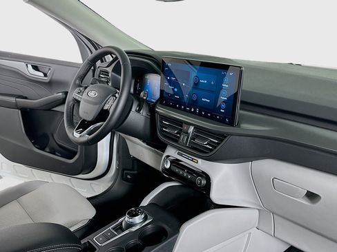 New 2025 Ford Escape SE w/ Class II Trailer Tow Package image 5