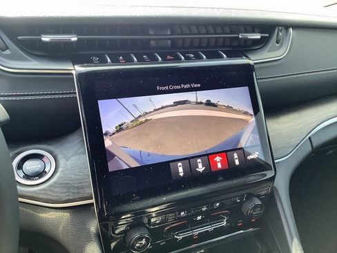 Used 2024 Jeep Grand Cherokee L Limited w/ Luxury Tech Group II image 21