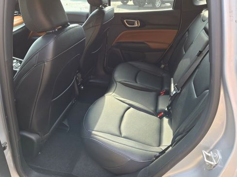 Used 2024 Jeep Compass Limited image 14