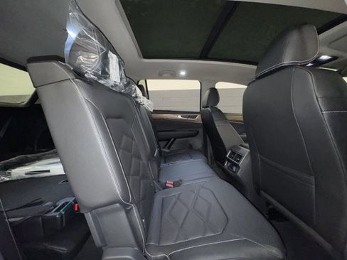 New 2026 Volkswagen Atlas SE image 9