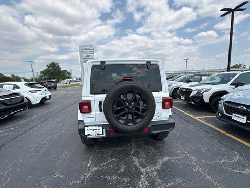 Used 2021 Jeep Wrangler Unlimited Sahara w/ Cold Weather Group AWD/4WD image 4