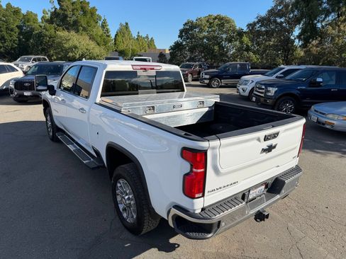 Used 2024 Chevrolet Silverado 2500 LTZ w/ LTZ Premium Package AWD/4WD image 3