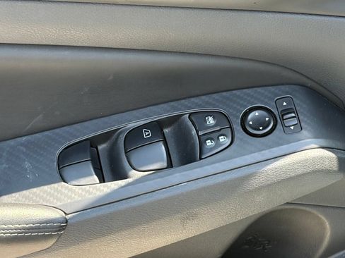 Used 2025 Nissan Altima 2.5 SV FWD image 6
