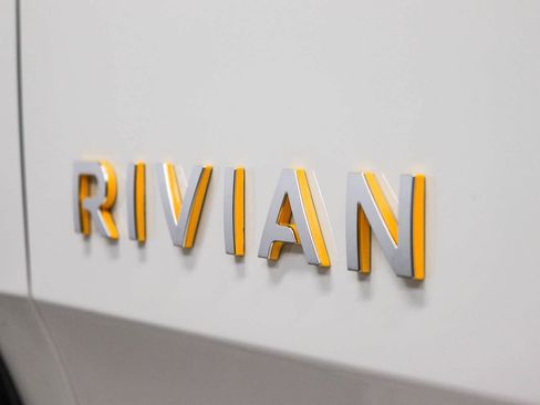 Used 2023 Rivian R1S Adventure AWD/4WD image 12