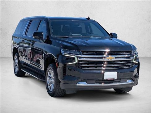 Used 2022 Chevrolet Suburban LT RWD image 3