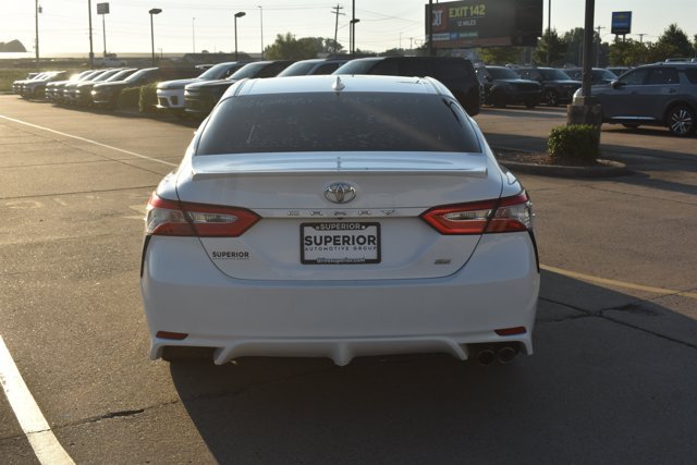 Used 2020 Toyota Camry SE FWD image 6
