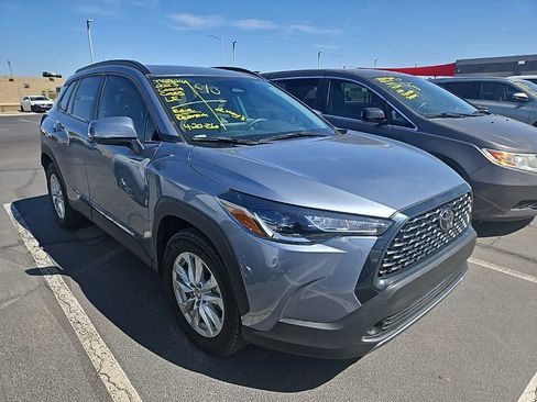 Used 2023 Toyota Corolla Cross LE w/ Moonroof Package image 4