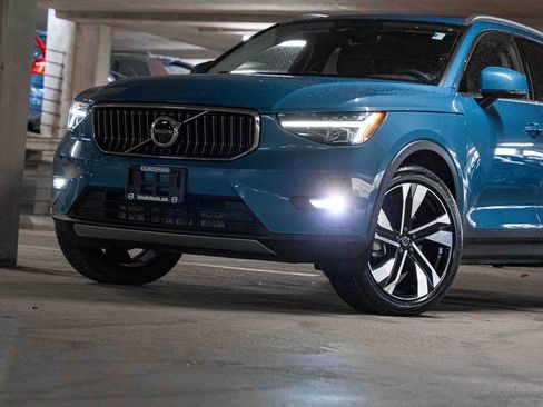 Certified 2023 Volvo XC40 B5 Ultimate w/ Protection Package Premier AWD/4WD image 2