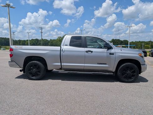Used 2019 Toyota Tundra SR5 w/ SR5 Upgrade Package AWD/4WD image 12