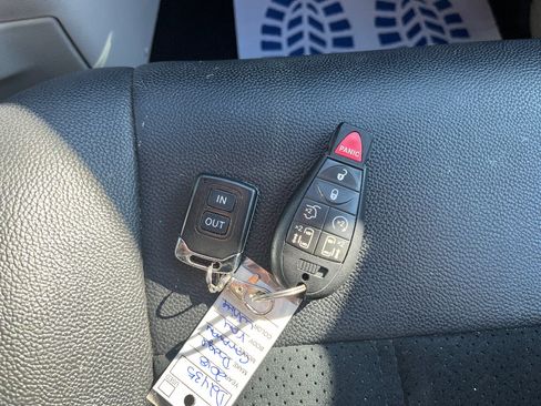 Used 2018 Dodge Grand Caravan SXT image 43