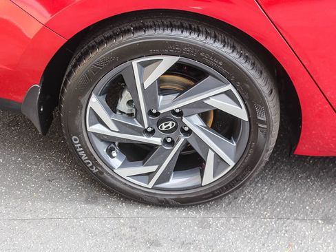 Certified 2025 Hyundai Elantra SEL FWD image 11