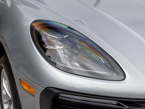 Certified 2026 Porsche Macan AWD/4WD image 15