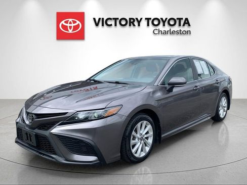 Used 2023 Toyota Camry SE FWD image 1