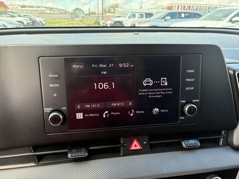 Used 2025 Kia Sportage LX image 14