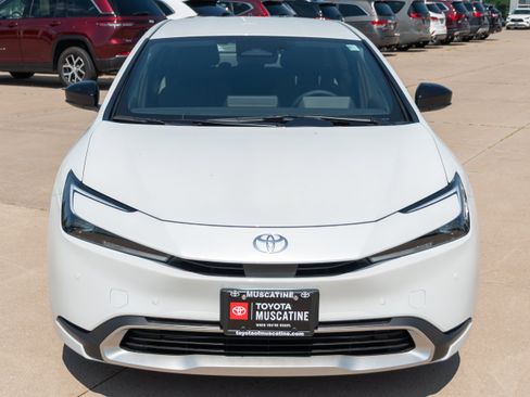 New 2026 Toyota Prius Plug-In Hybrid FWD image 3