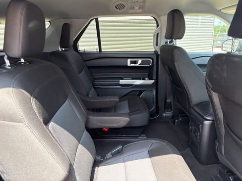 Used 2024 Ford Explorer XLT AWD/4WD image 17