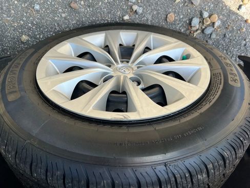 Used 2017 Toyota Camry LE image 25