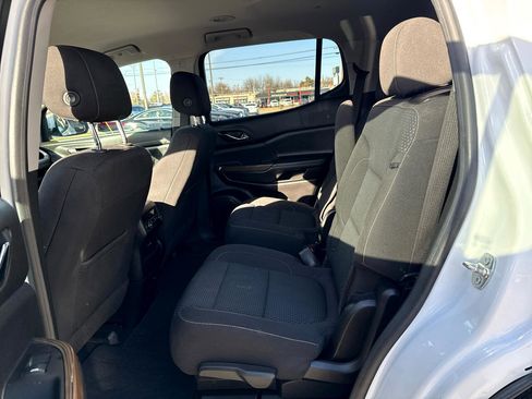 Used 2023 GMC Acadia SLE image 13