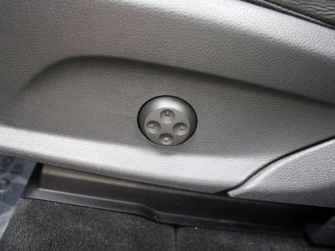 Used 2022 Mercedes-Benz GLC 300 4MATIC w/ Driver Assistance Package image 16