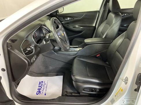 Used 2017 Chevrolet Malibu LT w/ Leather Package FWD image 13