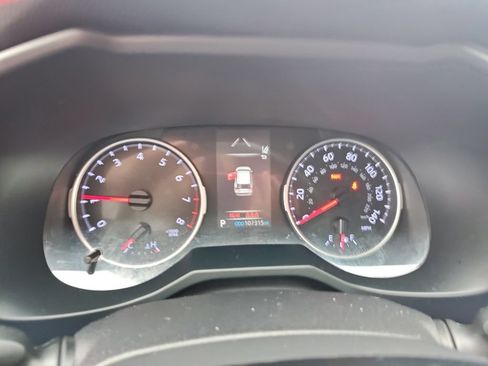 Used 2019 Toyota RAV4 LE FWD image 8