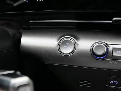 New 2025 Hyundai Kona SEL FWD image 17
