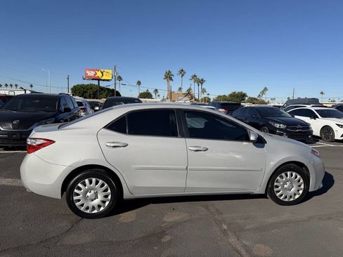Used 2015 Toyota Corolla LE image 6