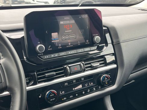 Used 2025 Nissan Pathfinder SV FWD image 20