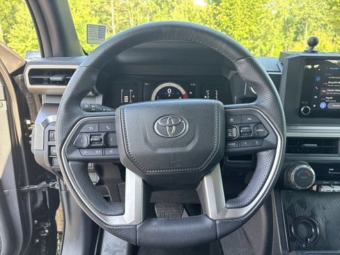 Used 2025 Toyota 4Runner SR5 AWD/4WD image 26
