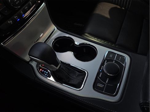 Used 2021 Jeep Grand Cherokee SRT image 20