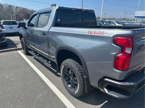 Used 2020 Chevrolet Silverado 1500 LT Trail Boss image 3