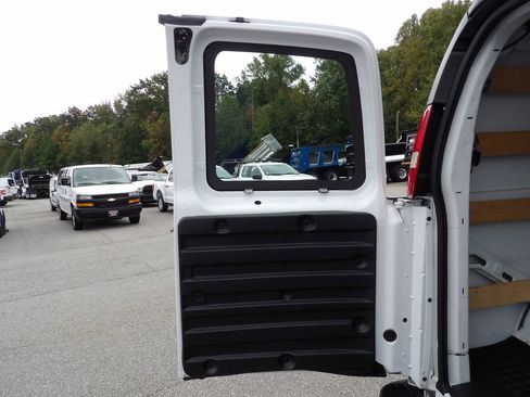 Used 2024 GMC Savana 2500 w/ Driver Convenience Package image 42
