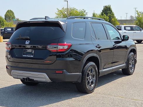 Used 2025 Honda Pilot TrailSport image 5