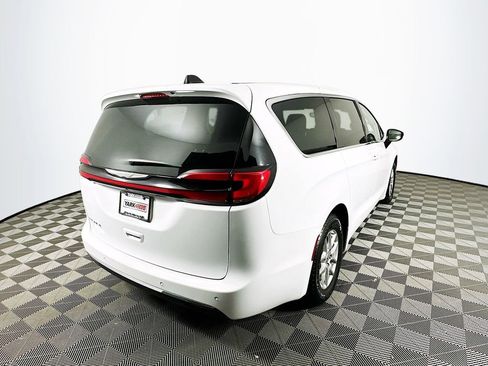 Certified 2024 Chrysler Pacifica Touring-L image 11