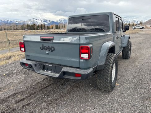 Used 2025 Jeep Gladiator Sport image 9