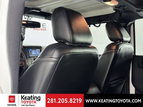 Used 2016 Jeep Wrangler Unlimited Sahara image 15