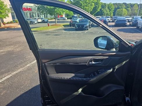 Certified 2023 Nissan Rogue SV w/ SV Premium B Package FWD image 11