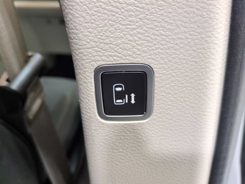 Used 2017 Chrysler Pacifica Touring FWD image 12