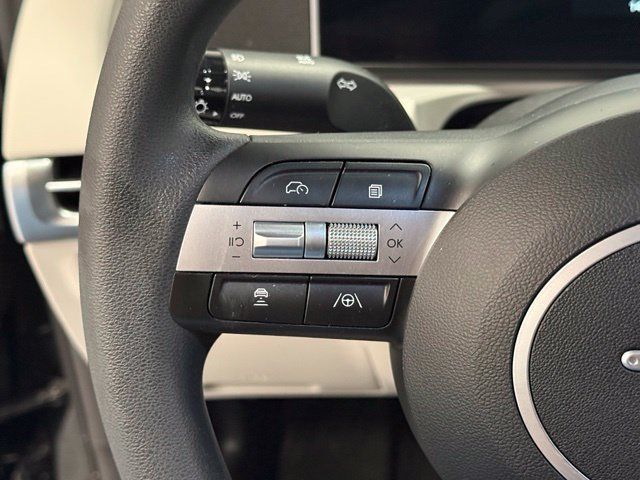 Used 2025 Hyundai Tucson SE FWD image 14