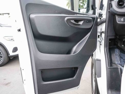 Used 2025 Mercedes-Benz Sprinter 2500 image 24